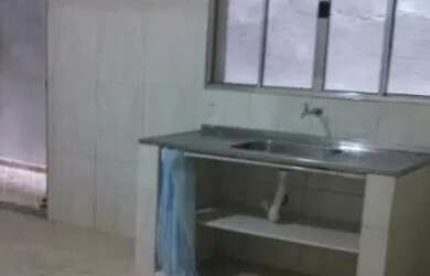 Imagem: A casa possui 2 Dormitórios, 1 Banheiro, 1 Vaga na garagem