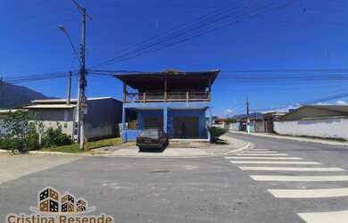 Imagem: A casa e possui 3 Dormitórios, 4 Banheiros, 4 Vagas na garagem