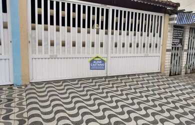 Imagem: A casa possui 1 Dormitório, 2 Banheiros, 2 Vagas na garagem