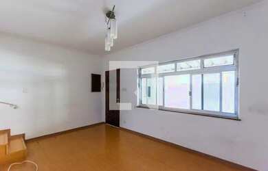 Imagem: A casa possui 3 Dormitórios, 1 Banheiro, 1 Vaga na garagem