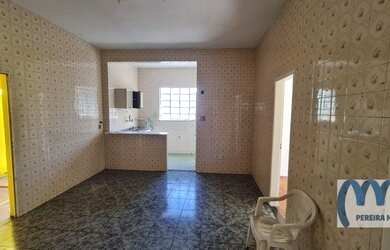 Imagem 1: Casa linear, junto rua da caminhada, próxima ao College