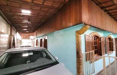 Imagem: A casa possui 3 Dormitórios, 1 Banheiro, 4 Vagas na garagem