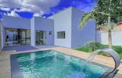 Imagem: A casa possui 4 Dormitórios, 3 Banheiros, 2 Vagas na garagem