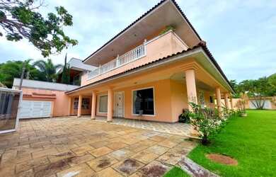 Imagem: A casa em condomínio possui 5 Dormitórios, 5 Banheiros, 5