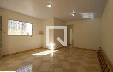 Imagem: A casa possui 2 Dormitórios, 1 Banheiro, 70m² de Área e