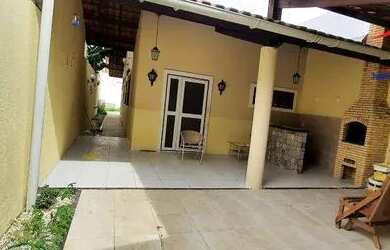 Imagem: A casa possui 3 Dormitórios, 3 Banheiros, 2 Vagas na garagem