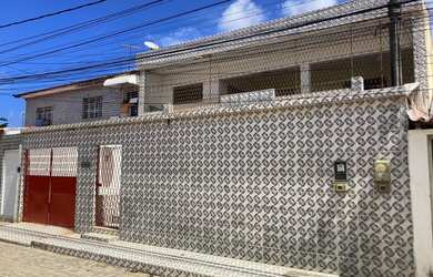 Imagem: A casa possui 3 Dormitórios, 3 Banheiros e 1 Vaga na garagem