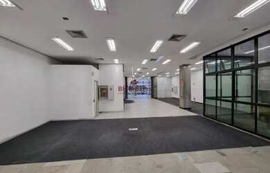 Imagem: O depósito possui 4 Vagas na garagem, 507m² de Área e está