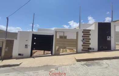 Imagem: A casa possui 2 Dormitórios, 1 Banheiro, 1 Vaga na garagem