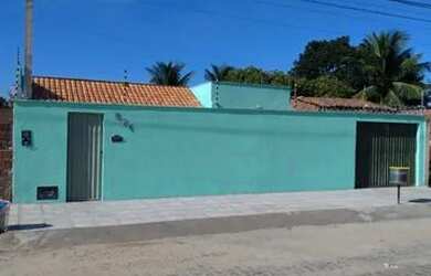 Imagem: A casa possui 3 Dormitórios, 3 Banheiros, 2 Vagas na garagem