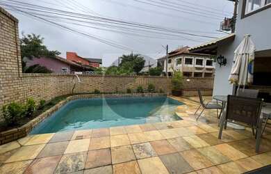 Imagem: A casa em condomínio possui 4 Dormitórios, 2 Banheiros, 3