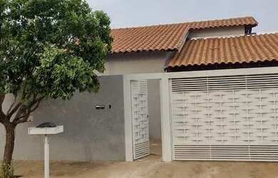 Imagem: A casa possui 3 Dormitórios, 2 Banheiros, 98m² de Área e