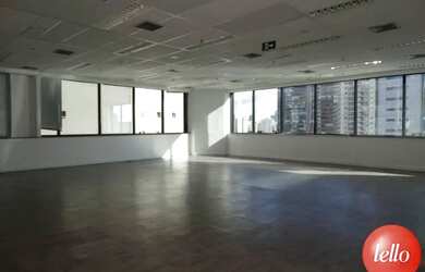 Imagem: O depósito possui 4 Vagas na garagem, 155m² de Área e está