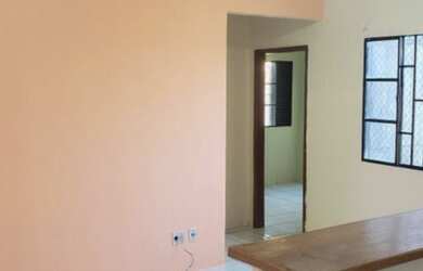 Imagem: A casa possui 2 Dormitórios, 1 Banheiro, 1 Vaga na garagem