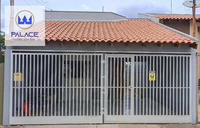 Imagem: A casa possui 2 Dormitórios, 1 Banheiro, 2 Vagas na garagem