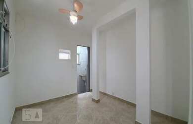 Imagem: O studio possui 1 Dormitório, 1 Banheiro, 40m² de Área e