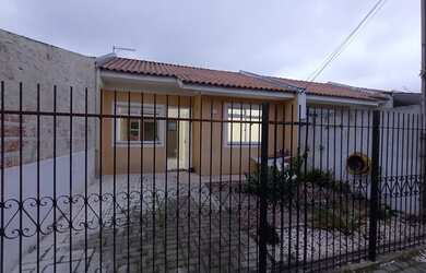 Imagem: A casa em condomínio possui 2 Dormitórios, 1 Banheiro, 2 Vagas