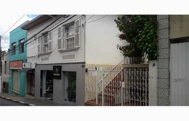 Imagem: A casa possui 3 Dormitórios, 2 Banheiros, 1 Vaga na garagem