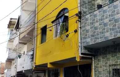 Imagem: A casa possui 1 Dormitório, 1 Banheiro, 1 Vaga na garagem e