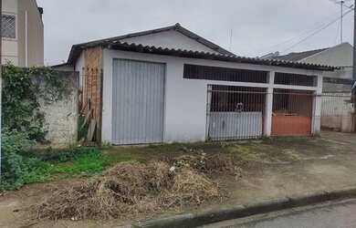 Imagem: A casa possui 5 Dormitórios, 5 Banheiros, 4 Vagas na garagem