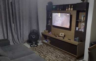 Imagem: A casa possui 1 Dormitório, 1 Banheiro, 1 Vaga na garagem