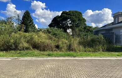 Imagem: O terreno possui 450m² de Área e está localizado em Gramado