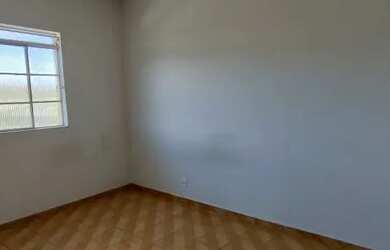 Imagem: O apartamento possui 3 Dormitórios, 1 Banheiro, 1 Vaga na garagem