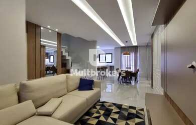 Imagem: A casa possui 3 Dormitórios, 4 Banheiros, 2 Vagas na garagem