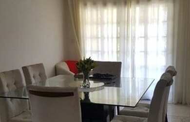 Imagem: A casa possui 3 Dormitórios, 1 Banheiro, 5 Vagas na garagem