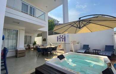 Imagem: A casa em condomínio possui 3 Dormitórios, 4 Banheiros, 4