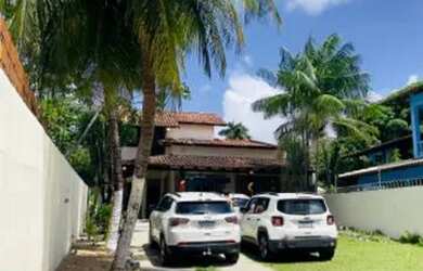 Imagem: A casa possui 3 Dormitórios, 3 Banheiros, 5 Vagas na garagem