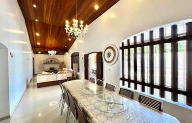 Imagem: A casa possui 5 Dormitórios, 5 Banheiros, 5 Vagas na garagem