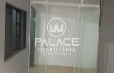 Imagem: A casa possui 2 Dormitórios, 1 Banheiro, 2 Vagas na garagem