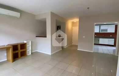 Imagem: O apartamento possui 3 Dormitórios, 1 Banheiro, 1 Vaga na garagem