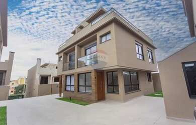 Imagem: A casa possui 4 Dormitórios, 5 Banheiros, 5 Vagas na garagem