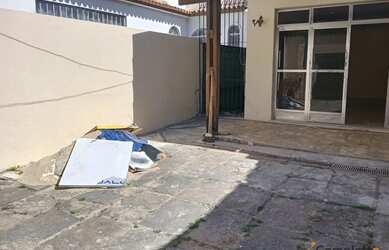 Imagem: A casa possui 3 Dormitórios, 2 Banheiros, 1 Vaga na garagem