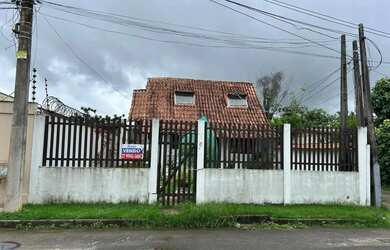 Imagem: A casa possui 2 Dormitórios, 2 Banheiros, 4 Vagas na garagem