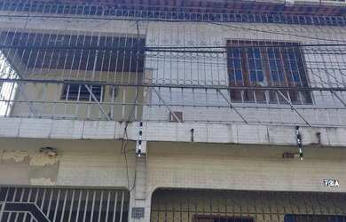 Imagem: A casa possui 3 Dormitórios, 2 Banheiros, 1 Vaga na garagem