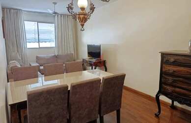 Imagem: O apartamento possui 3 Dormitórios, 1 Banheiro, 1 Vaga na garagem