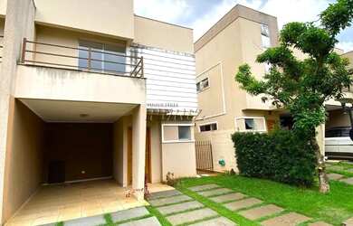 Imagem: A casa em condomínio possui 3 Dormitórios, 1 Banheiro, 2 Vagas