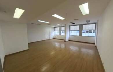 Imagem: O depósito possui 113m² de Área e está localizado em Centro