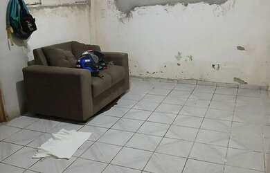 Imagem: A casa possui 2 Dormitórios, 1 Banheiro, 1 Vaga na garagem