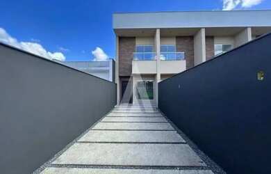 Imagem: A casa possui 2 Dormitórios, 2 Banheiros, 2 Vagas na garagem