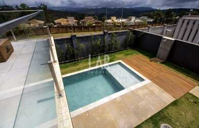 Imagem: A casa em condomínio possui 4 Dormitórios, 4 Banheiros, 4