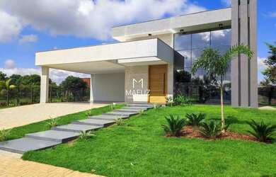 Imagem: A casa possui 4 Dormitórios, 5 Banheiros, 4 Vagas na garagem