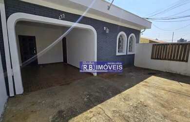 Imagem: A casa possui 2 Dormitórios, 1 Banheiro, 2 Vagas na garagem