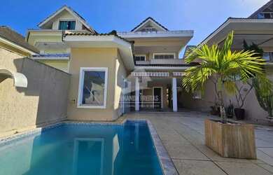 Imagem: A casa em condomínio possui 5 Dormitórios, 5 Banheiros, 2