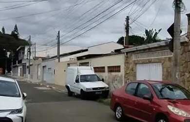 Imagem: A casa possui 2 Dormitórios, 1 Banheiro, 1 Vaga na garagem