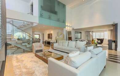 Imagem: A casa em condomínio possui 5 Dormitórios, 5 Banheiros, 4