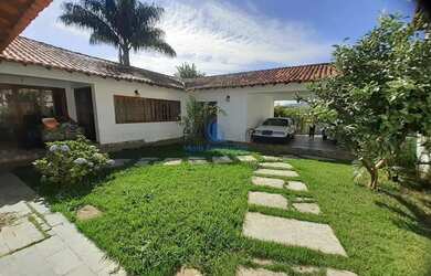 Imagem: A casa possui 3 Dormitórios, 3 Banheiros, 2 Vagas na garagem